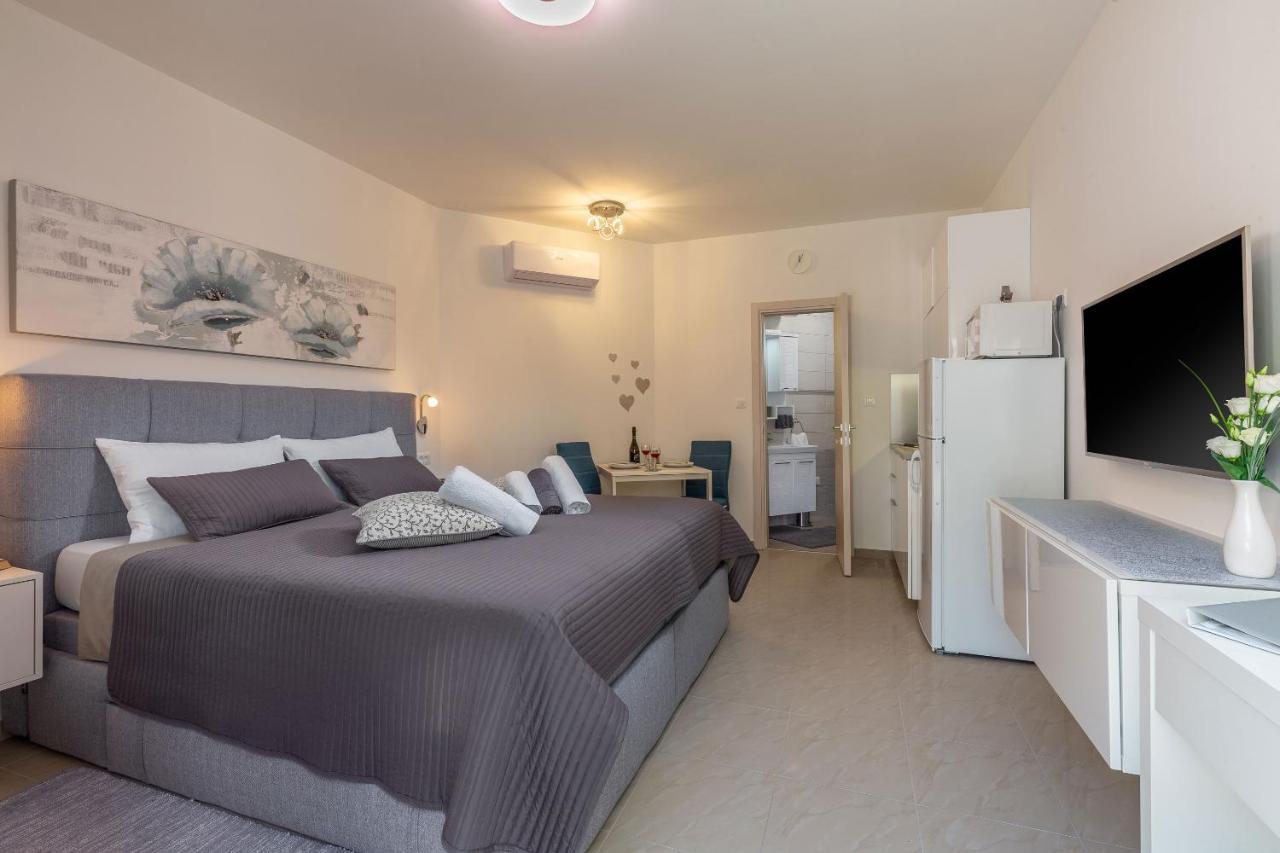Evita Fazana Premium Studio Apartments Exteriör bild