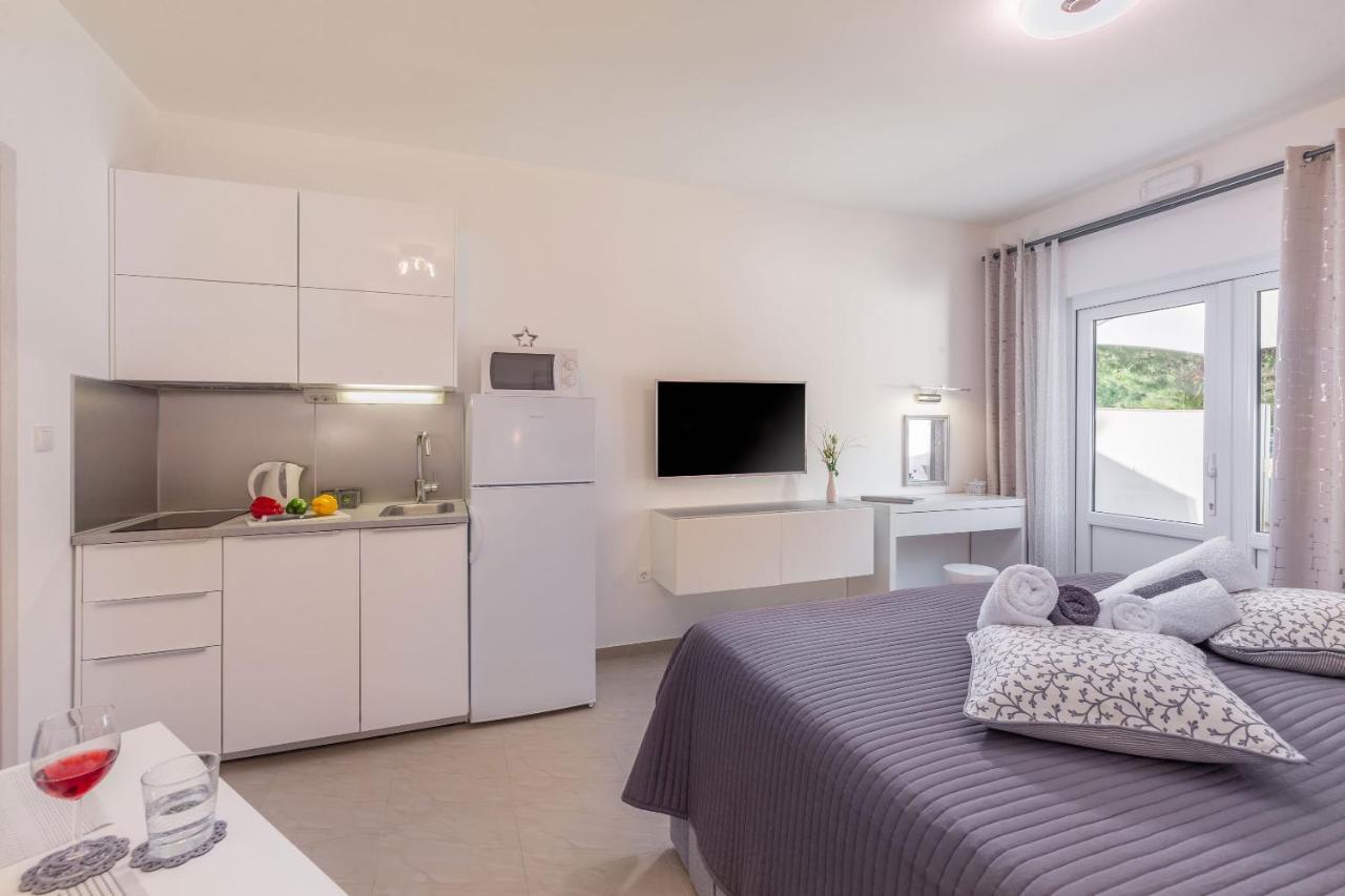 Evita Fazana Premium Studio Apartments Exteriör bild